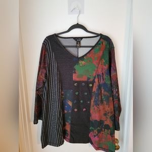 Ali Miles multi V-neck top. Size 2X